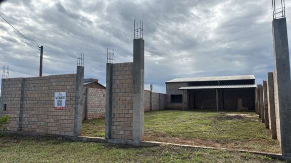 Vendo casa quinta a terminar a metros de la Ruta 2. Listo para trasferir