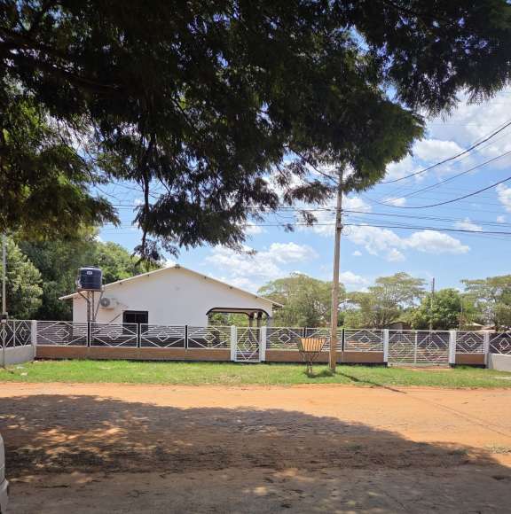 Vendo amplio terreno con vivienda en Campo 9